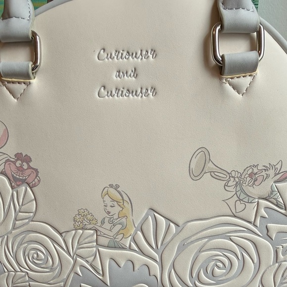 Loungefly Disney Alice in Wonderland Handbag - BoxLunch Exclusive NWOT - Picture 4 of 6
